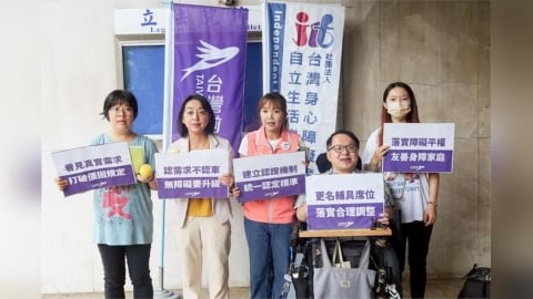 推車非輪椅遭拒購票 時代力量籲正名行動輔具席