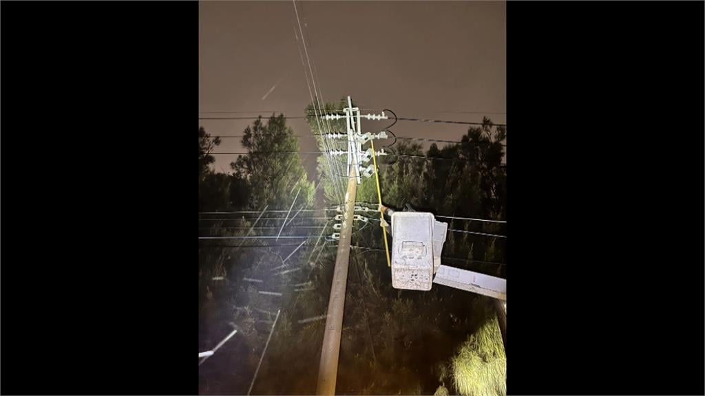 雨神狂炸台中海線! 梧棲逾800戶大規模停電冒雨搶修