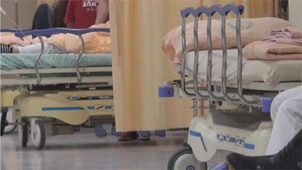 70歲嬤煮瓠瓜排骨湯嚐「1味」仍猛喝慘送急診!醫揭驚人內幕:嚴重恐血便