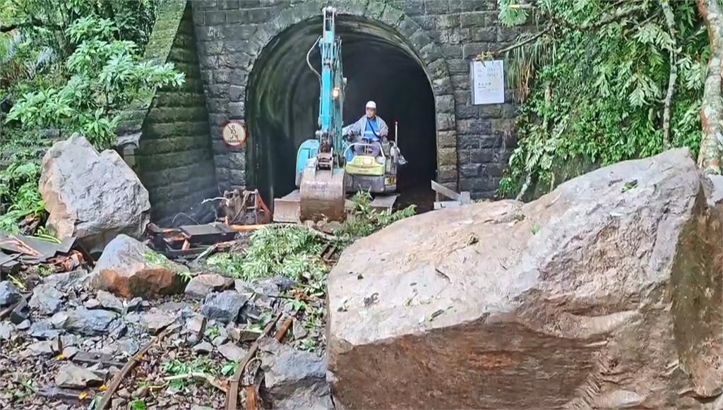 嘉義大雨下不停! 阿里山小火車"邊坡坍方" 急宣布停駛
