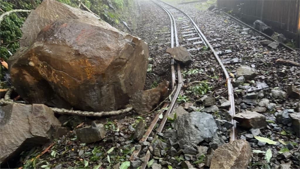 嘉義大雨下不停! 阿里山小火車"邊坡坍方" 急宣布停駛