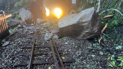 嘉義大雨下不停! 阿里山小火車"邊坡坍方" 急宣布停駛