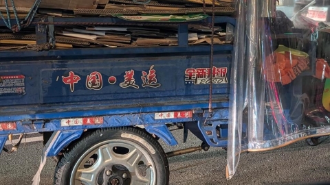 簡體字「中國拼裝三輪車」趴趴走　資安風險？台中民代呼籲市府主動盤點