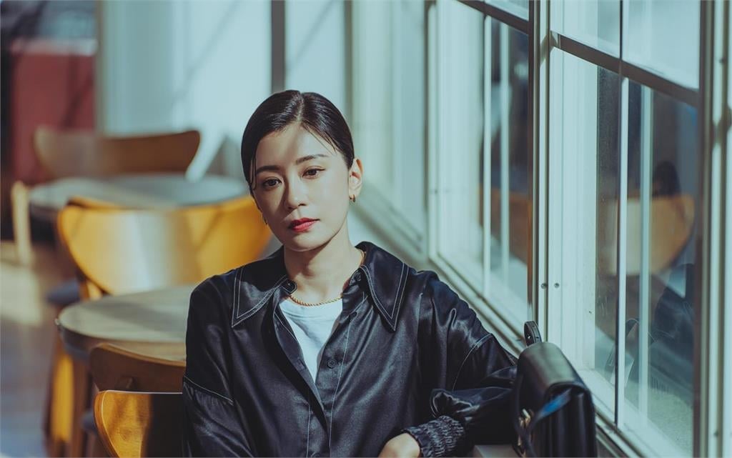 金馬影后真面目「無修圖」曝光!賈靜雯現身台北街口 被拍瞬間讓全網看傻