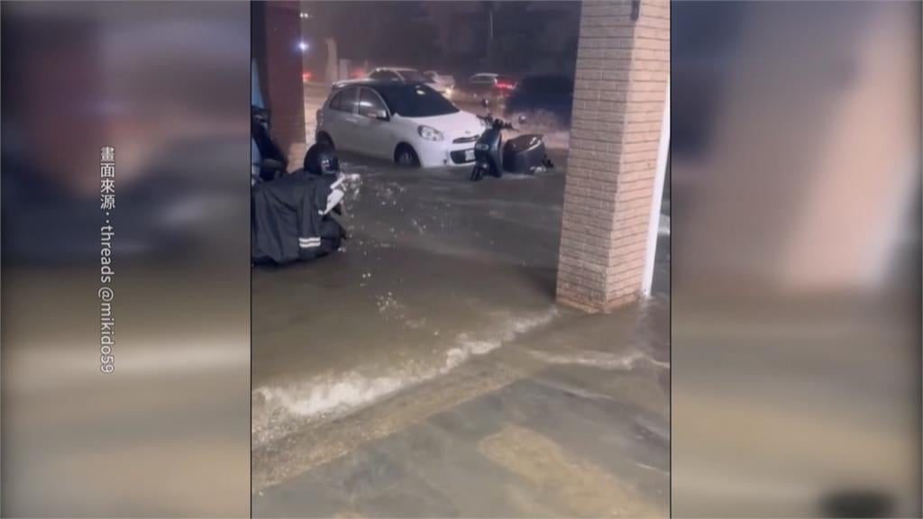 暴雨又來! 台南風神廟"流水席" 信眾頂大雨吃辦桌