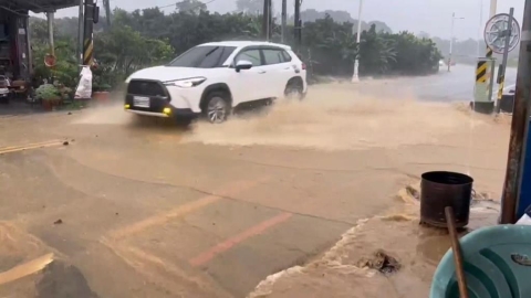 大雨炸屏東!高樹廣興村「泥流淹路」 鹽埔新圍大排暴漲