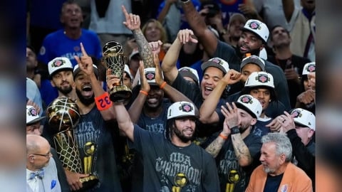 NBA(影)/布朗森開啟無雙模式拯救尼克!獲頒總冠軍賽MVP獎!受訪激動落淚