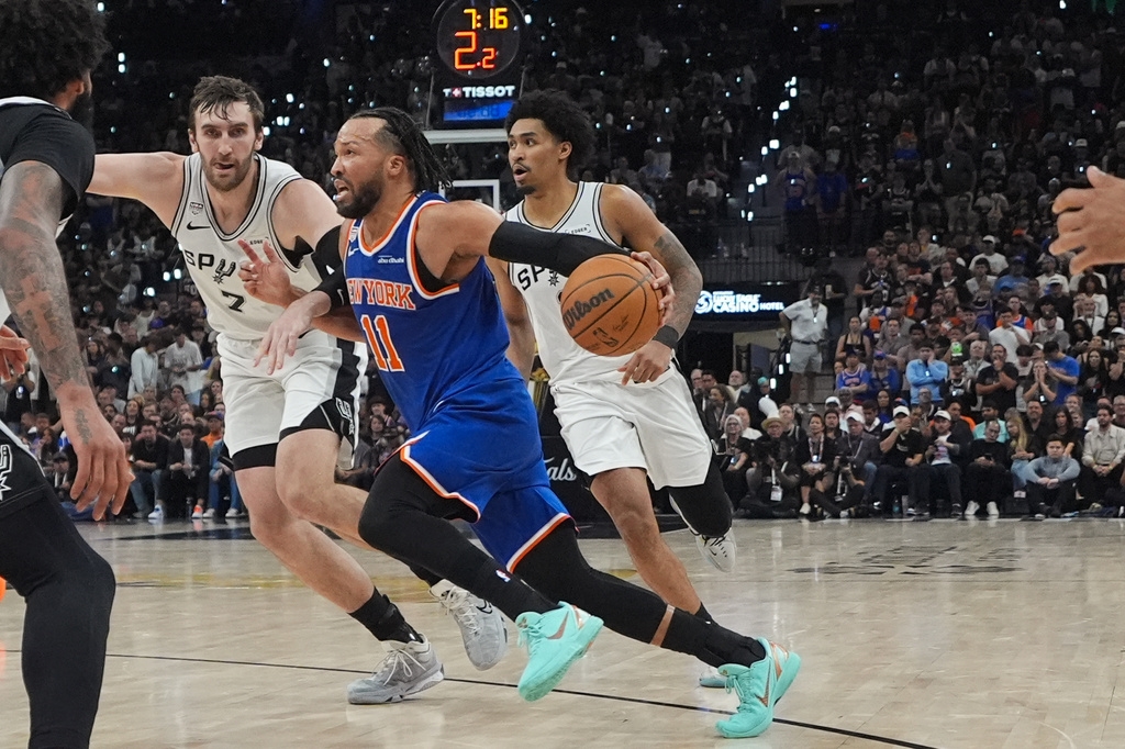 NBA(影)/NBA總冠軍G5登場!文班亞馬16分12籃板馬刺72:65領先