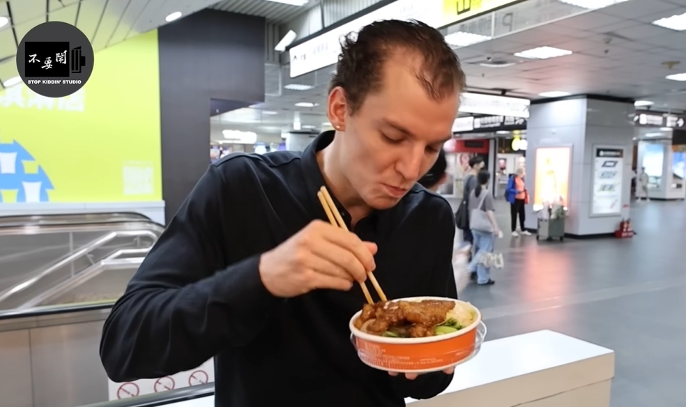 德國旅客搭捷運遇「神級服務」!差點淚崩提醒台灣人:外國月亮真沒比較圓