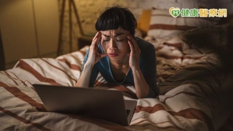 夜貓子必看！研究：晚睡常伴隨不良生活習慣　與心血管風險有關