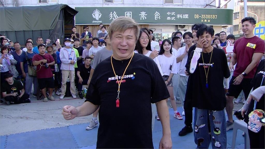 懲罰綜藝天王豪氣幫忙扛！金賢姈慘輸胡瓜還想耍賴慘被「彈額頭」