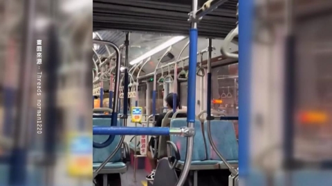 台中暴雨!公車車內漏水「下小雨」 民眾笑稱:歡迎搭乘水上公車