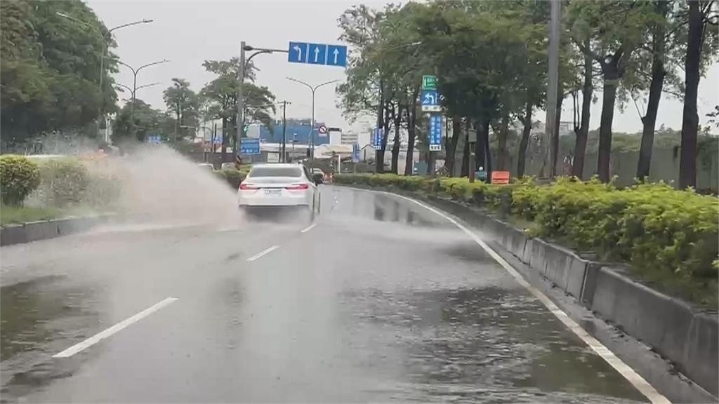 南部強降雨不斷! 高雄桃源土石崩落 週一下午停班課