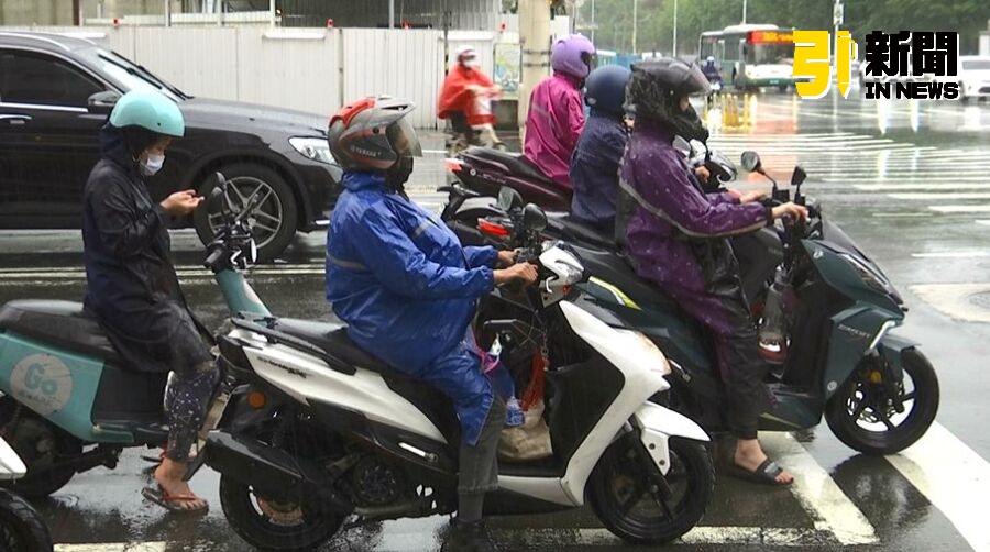 圖/上周開始的梅雨鋒面一路下到本周。(引新聞資料照)