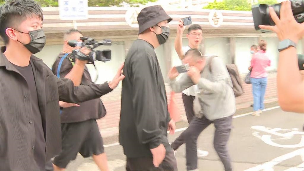 快新聞/閃兵案 阿達雙手合十: