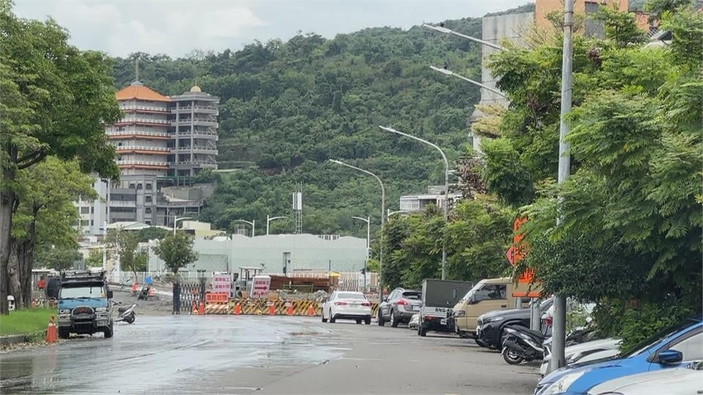 獨家／高雄九如橋施工變惡夢！　「路燈罷工兩週」民眾摸黑險車禍