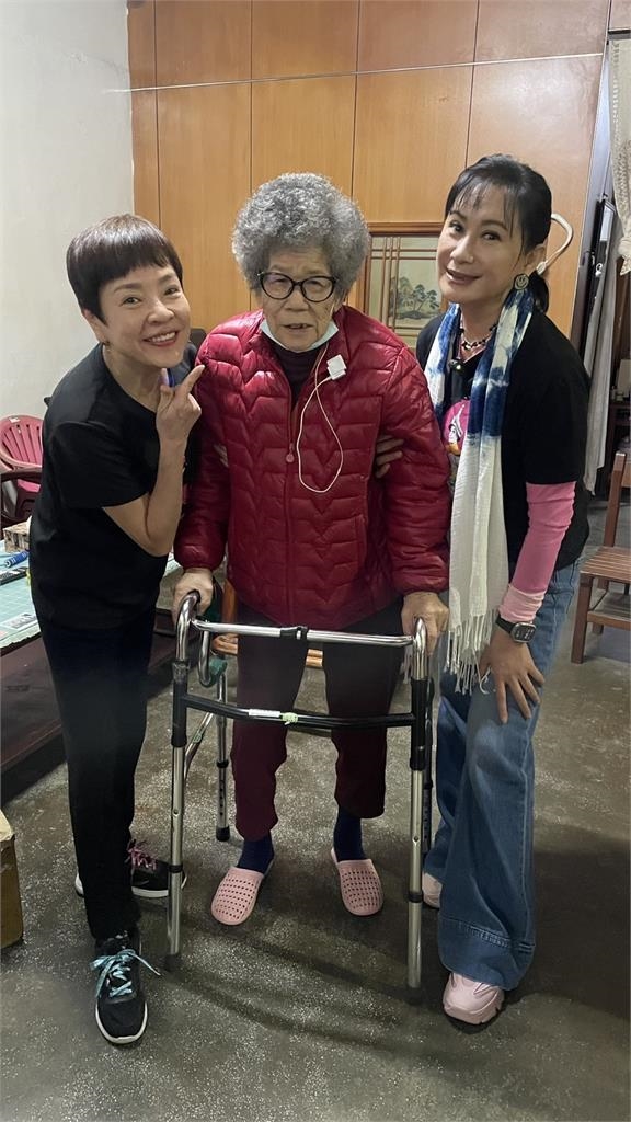 感人!昔野台花旦來春阿嬤失智又重聽 見陳亞蘭最後一面2個月後安詳走了