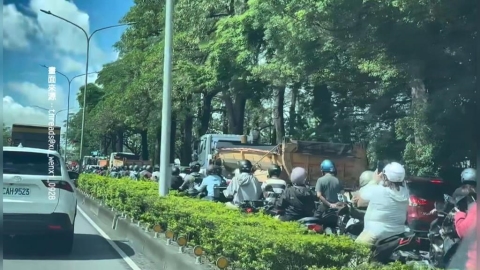 太誇張！200台砂石車湧台積電園區　高楠公路塞爆「400公尺開半小時」