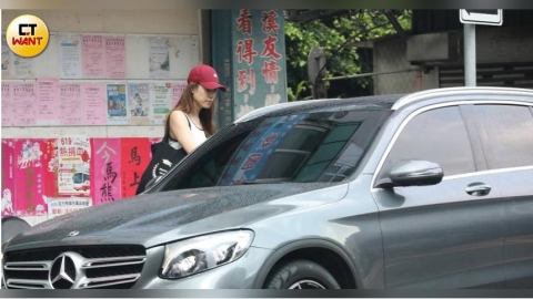 網住倪的心1／倪雅倫雨中勾住男伴手聚餐網球聚　八年來被拍到仍是同一個