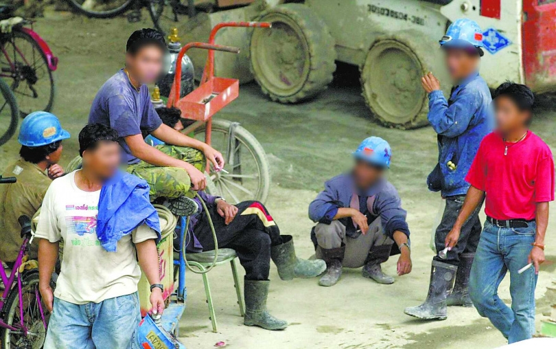 台灣外籍移工已突破86萬人,是勞力市場中不可或缺的勞力,投勞保的勞工都能請領家屬死亡津貼,卻有人試圖鑽漏洞、騙補助。(示意圖/報系資料照)