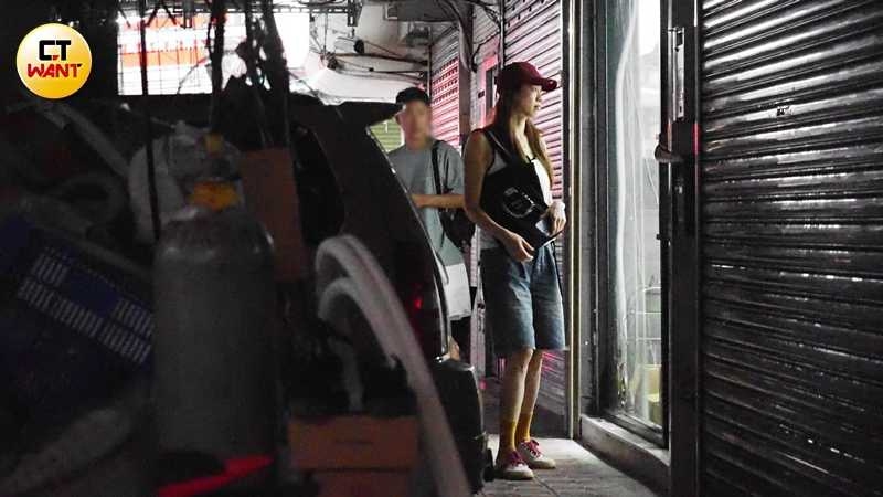 本刊遇到倪雅倫與男子約會外出，但該男其實不是第一次被拍到。（圖／本刊攝影組）