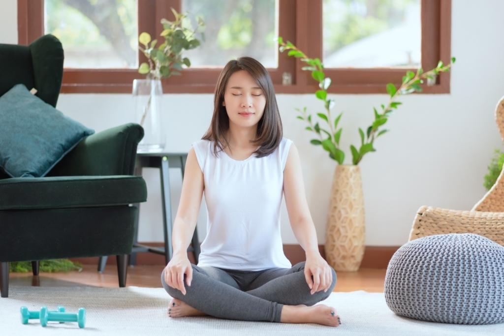每天睡前撥出15分鐘進行冥想數呼吸,讓妳找回對生活的掌控感。圖/123RF圖庫