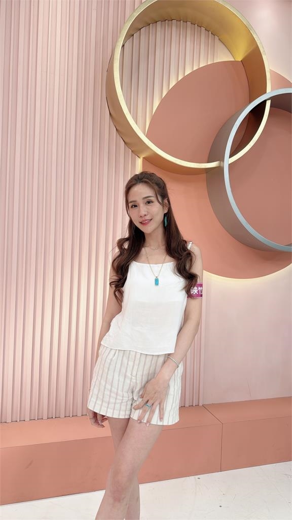 教舞遇恐龍家長抱怨「我小孩沒站C位」！藍波直球回應「麻煩花錢請四位舞者圍著他」