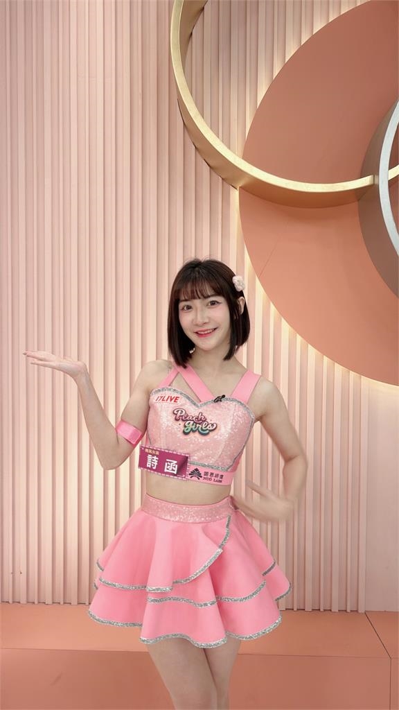 教舞遇恐龍家長抱怨「我小孩沒站C位」！藍波直球回應「麻煩花錢請四位舞者圍著他」