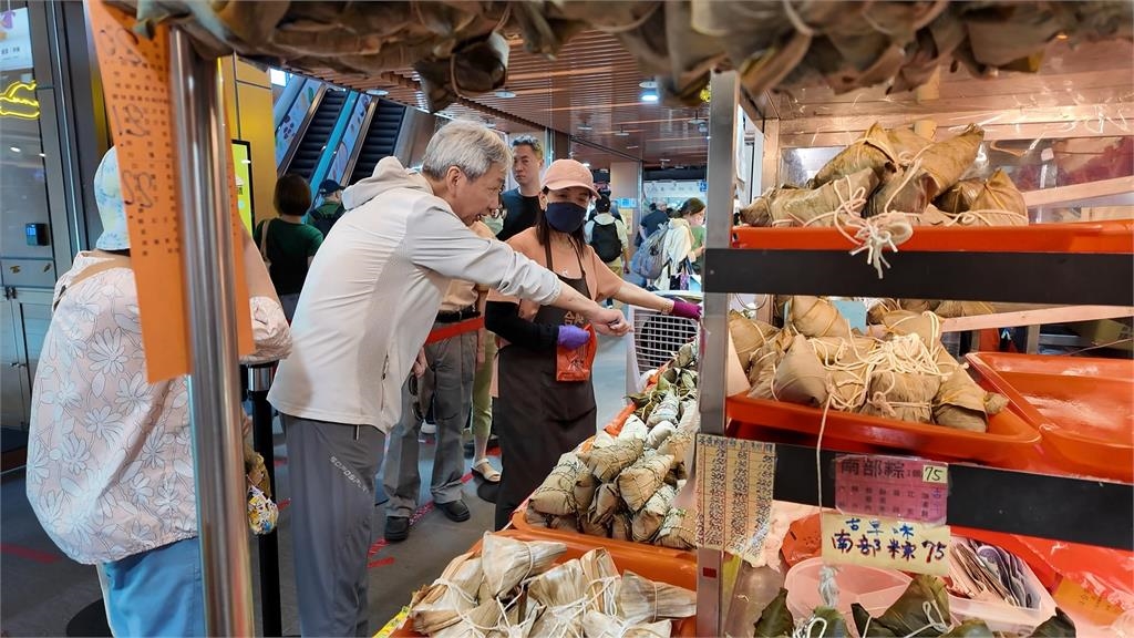 慶端午! 台北南門市場湧採買潮 鳳山民眾搶買「銅板價粽子」