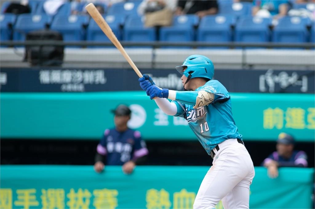 玉山盃(影)/3局下猛灌5分大局!新北市10:4大勝台南市勇闖冠軍戰