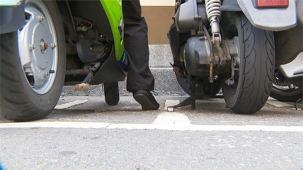 拚數量犧牲空間? 北市機車格"過窄"頻釀擦撞糾紛