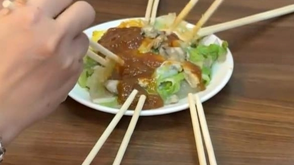 餐桌上的隱形地雷！「3種毒餐具」別再用　醫：致癌物默默吞下肚