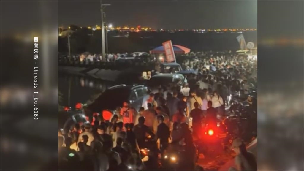 嘉義龍舟賽"480秒煙火"點亮夜空 萬人湧入釀交通癱瘓