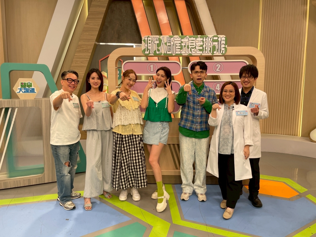 (影)／阿諾術後三天打麻將 眼睛腫到看不到天南地北？