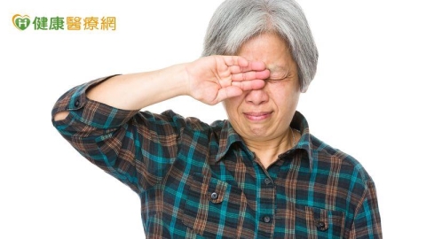 人工淚液點到角膜破皮 就醫才知元兇是乾眼症