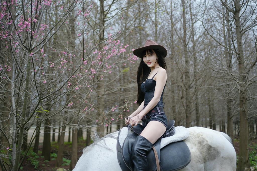 汶汶遭襲敲警鐘！最頂美魔女自爆「中國狂粉」恐怖跟騷　躲進廁所求救