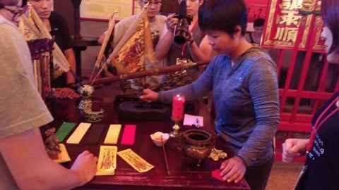 社群亂象!逼通靈少女開酸「神明不是神奇寶貝」 感嘆:莫忘世上蠢人多