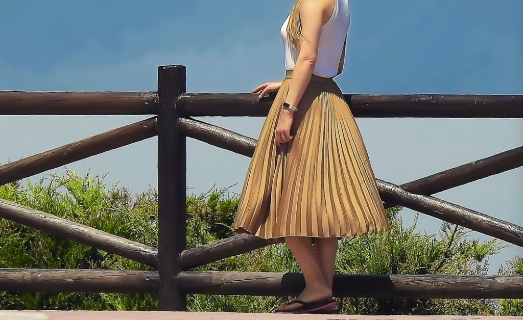 容易讓人顯老、顯矮的長度,莫過於長裙剛好卡在小腿肚最粗位置的「七分長度」。圖/123RF圖庫