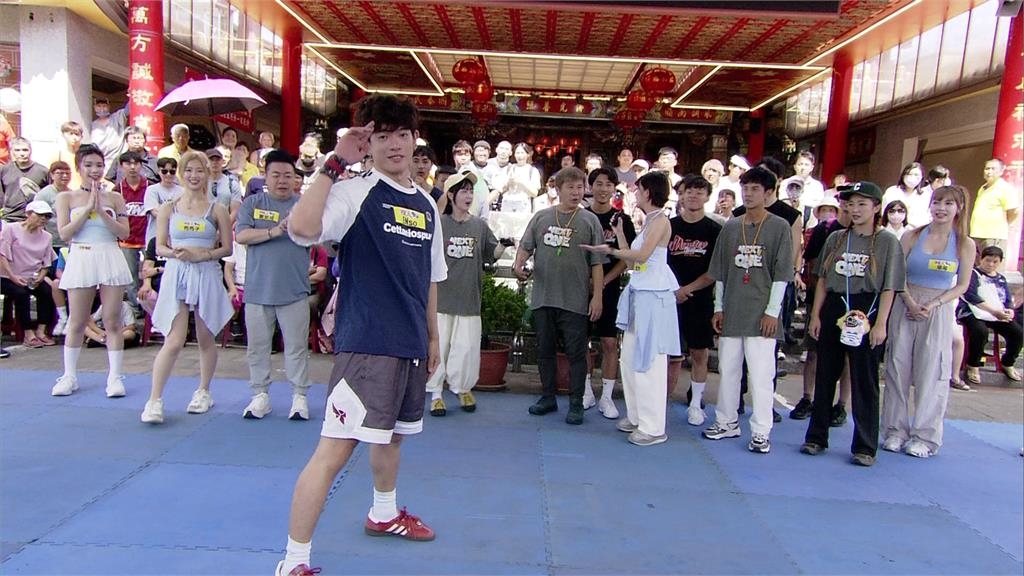 挑戰「膝蓋投籃」過關斬將!胡瓜、董至成「高齡」膝蓋不輸給年輕人