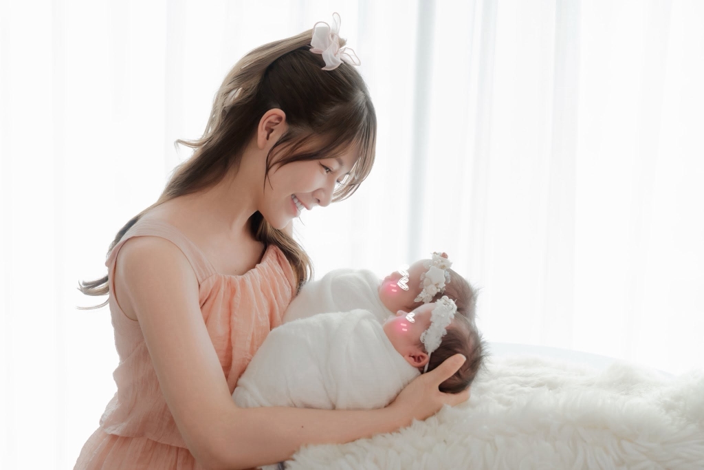 謝京穎甜曬「雙胞胎女兒」滿月寫真！網驚呼「狀態太好」敲碗回歸時間曝光