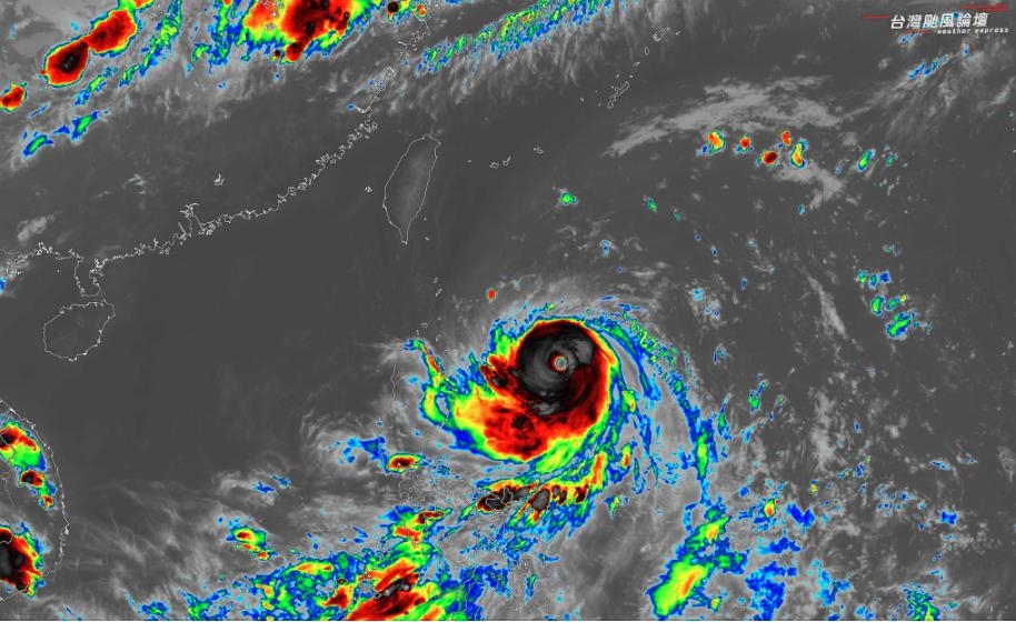 強颱米克拉「路徑C轉」猛進化!雲系「大如台灣」粉專:巔峰維持24小時
