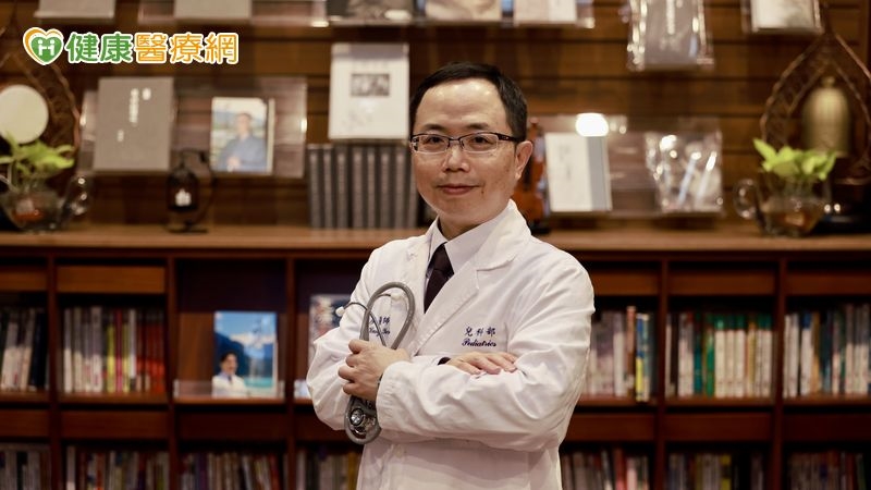 嬰兒溢吐奶或異常嘔吐怎麼分?醫警告這「3徵兆」立即就醫