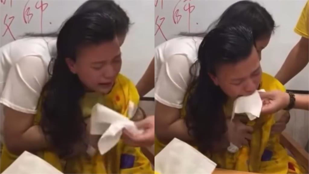 尬電禪師尬賽了!直播詭異奸笑還「暴哭流口水」網抓包1幕:信徒想笑場一直憋