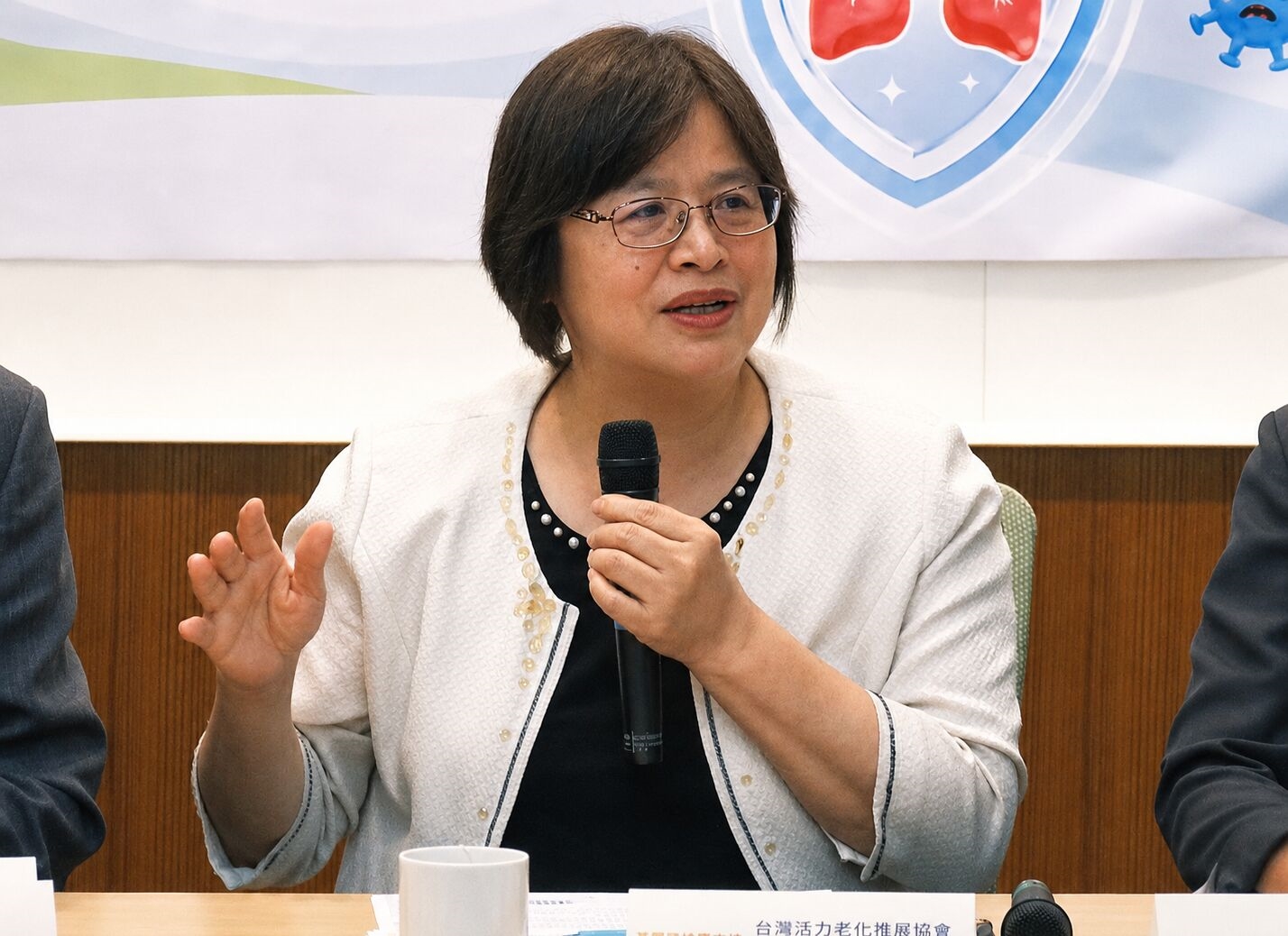 落實呼吸道傳染病早篩早治 基層籲調整新冠篩檢點值守護醫療量能 9 CNEWS195260624a02