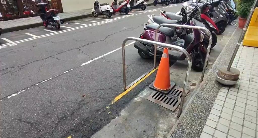 雨彈襲擊台中！民眾直擊逢甲商圈　泡泡大軍狂冒滿地