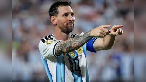 世足賽(影)／梅西39歲生日快樂！隊友闖房驚喜突襲、阿根廷發起「10點唱歌」慶生