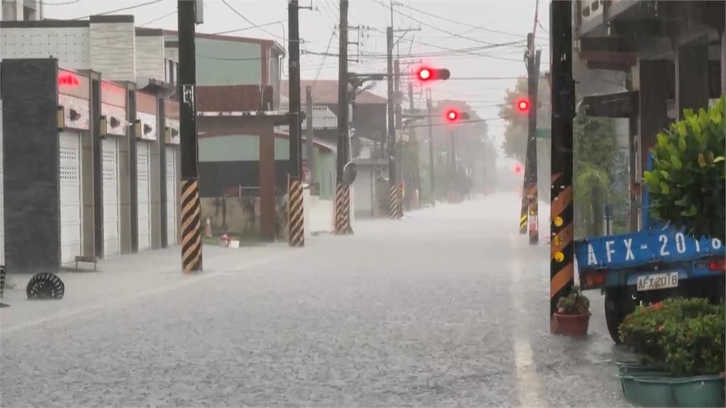 豪雨狂炸！屏東九如全台降雨最多　大排溢提淹民宅
