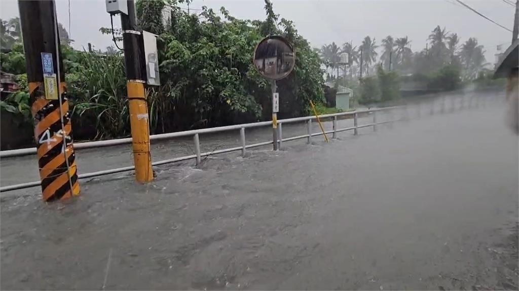 圖輯／暴雨灌爆南台灣！黃濁泥水狂湧　淹水畫面怵目驚心