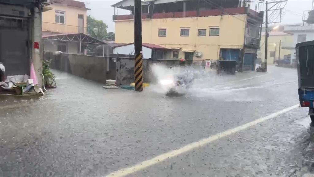 圖輯／暴雨灌爆南台灣！黃濁泥水狂湧　淹水畫面怵目驚心