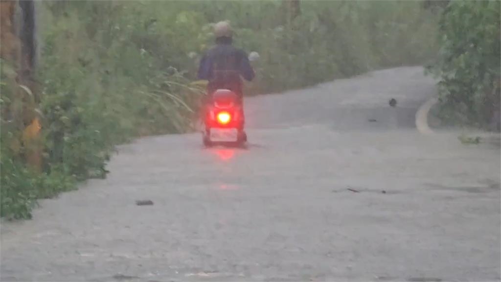 圖輯／暴雨灌爆南台灣！黃濁泥水狂湧　淹水畫面怵目驚心